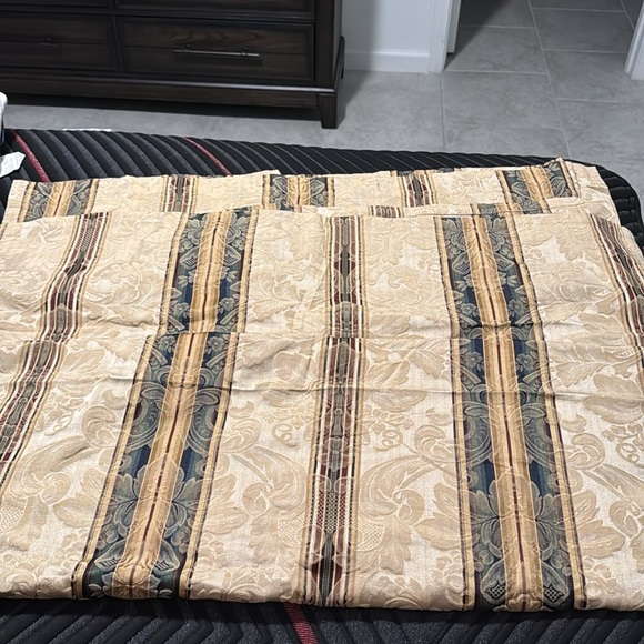 Elegant Floral Striped Fabric Shower Curtain - Picture 2 of 3